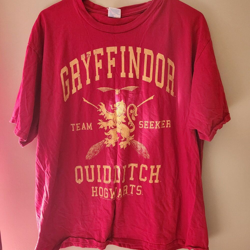 Men's Harry Potter Gryffindor Quidditch Gold Team Seeker T-Shirt - Cardinal - XL